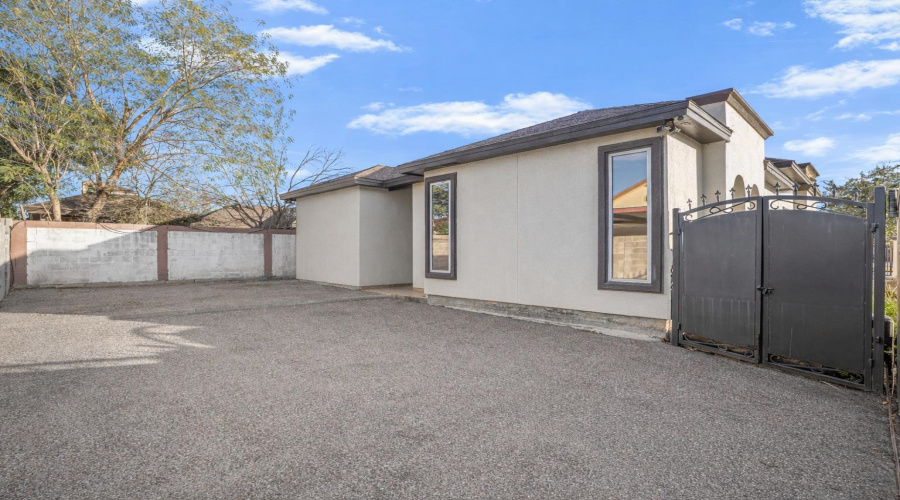 3802 Daniela Lp, Laredo, Texas 78043, 3 Bedrooms Bedrooms, 6 Rooms Rooms,2 BathroomsBathrooms,Residential,For Sale,3802 Daniela Lp,20260684