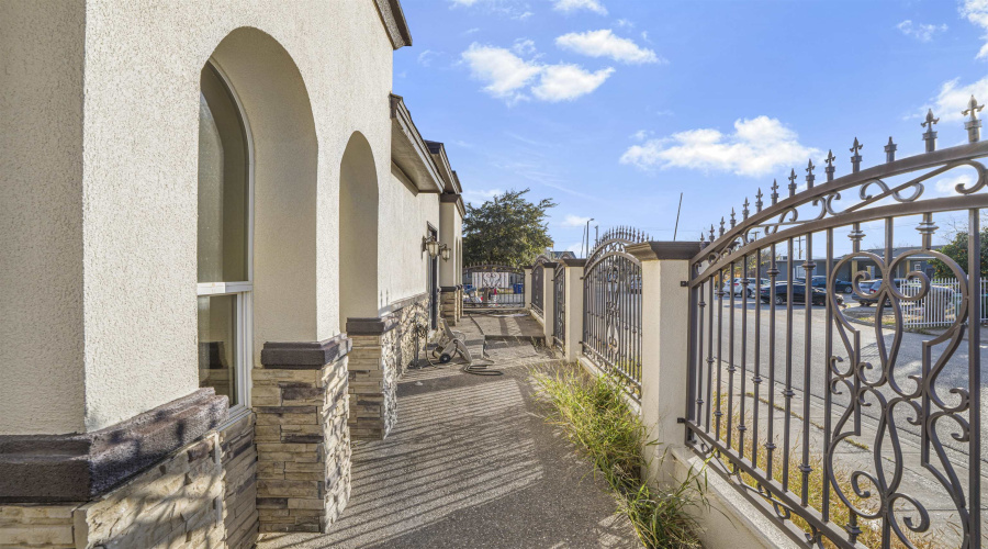 3802 Daniela Lp, Laredo, Texas 78043, 3 Bedrooms Bedrooms, 6 Rooms Rooms,2 BathroomsBathrooms,Residential,For Sale,3802 Daniela Lp,20260684