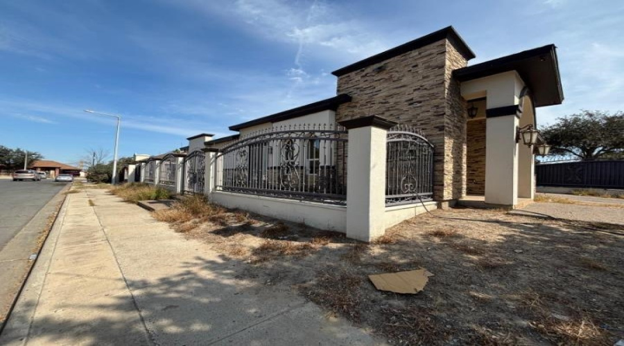 3802 Daniela Lp, Laredo, Texas 78043, 3 Bedrooms Bedrooms, 6 Rooms Rooms,2 BathroomsBathrooms,Residential,For Sale,3802 Daniela Lp,20260684