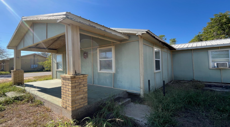 1001 N Elm St, Hebbronville, Texas 78361, 2 Bedrooms Bedrooms, 4 Rooms Rooms,1 BathroomBathrooms,Residential,For Sale,1001 N Elm St,20260688