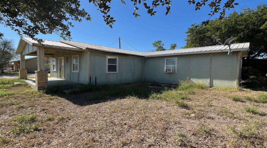 1001 N Elm St, Hebbronville, Texas 78361, 2 Bedrooms Bedrooms, 4 Rooms Rooms,1 BathroomBathrooms,Residential,For Sale,1001 N Elm St,20260688