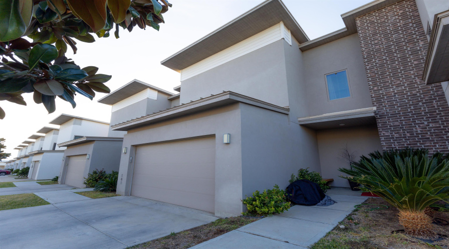 10902 International Blvd, LAREDO, Texas 78045, 3 Bedrooms Bedrooms, 5 Rooms Rooms,2 BathroomsBathrooms,Residential,For Sale,10902 International Blvd,20260689