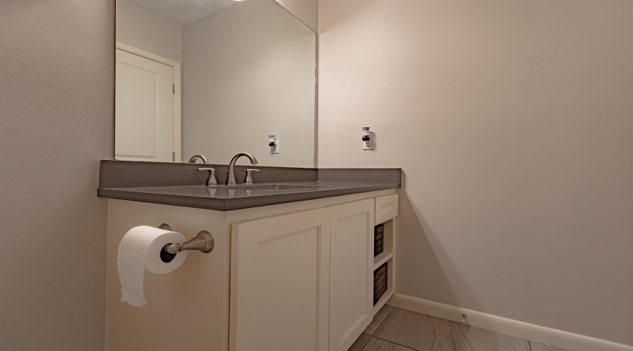 10902 International Blvd, LAREDO, Texas 78045, 3 Bedrooms Bedrooms, 5 Rooms Rooms,2 BathroomsBathrooms,Residential,For Sale,10902 International Blvd,20260689