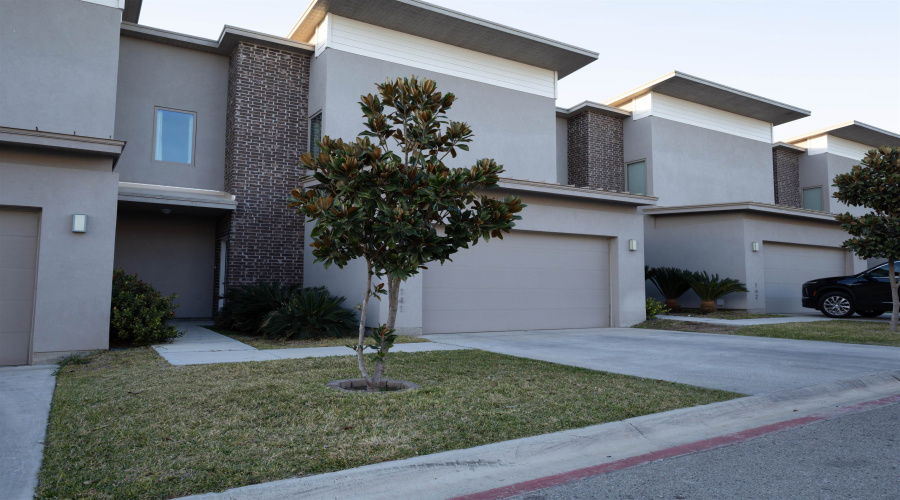 10902 International Blvd, LAREDO, Texas 78045, 3 Bedrooms Bedrooms, 5 Rooms Rooms,2 BathroomsBathrooms,Residential,For Sale,10902 International Blvd,20260689