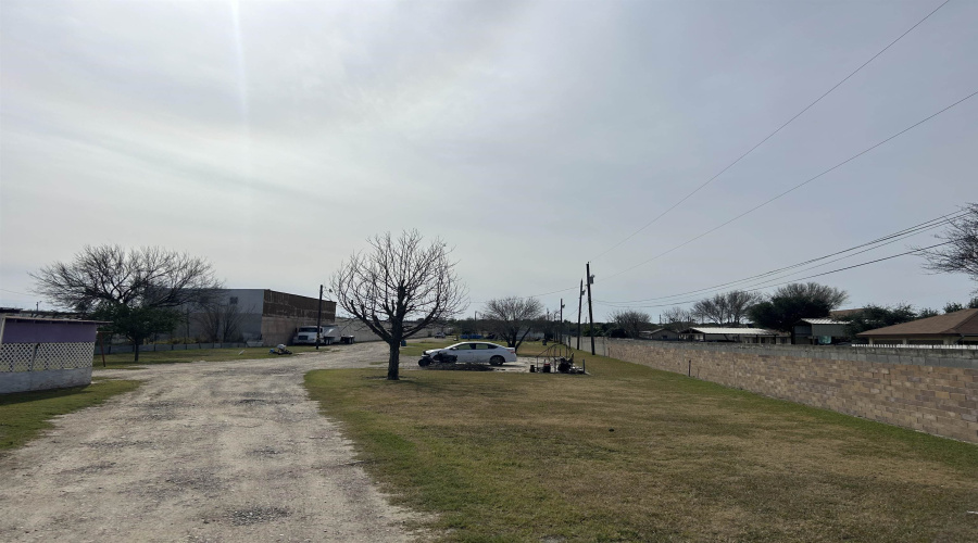 5507 E Saunders St, Laredo, Texas 78041, 1 Bedroom Bedrooms, 6 Rooms Rooms,3 BathroomsBathrooms,Commercial/industrial,For Sale,5507 E Saunders St,20240451