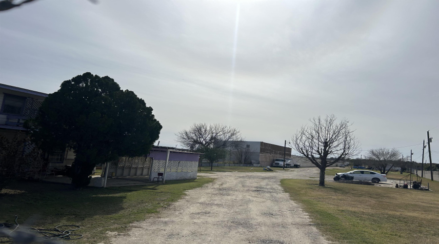5507 E Saunders St, Laredo, Texas 78041, 1 Bedroom Bedrooms, 6 Rooms Rooms,3 BathroomsBathrooms,Commercial/industrial,For Sale,5507 E Saunders St,20240451