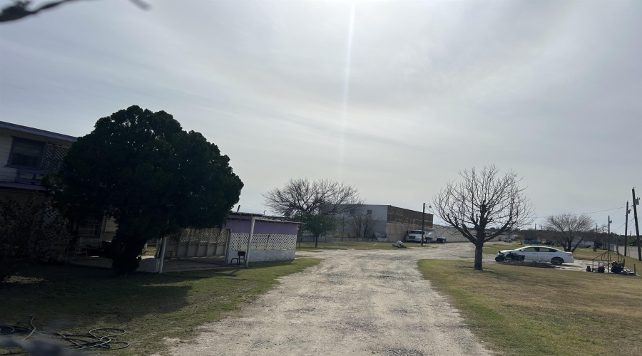 5507 E Saunders St, Laredo, Texas 78041, 1 Bedroom Bedrooms, 6 Rooms Rooms,3 BathroomsBathrooms,Commercial/industrial,For Sale,5507 E Saunders St,20240451