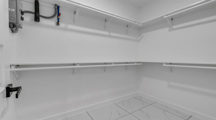 5061 Luna Grande Lp., LAREDO, Texas 78046-6042, 3 Bedrooms Bedrooms, 5 Rooms Rooms,2 BathroomsBathrooms,Residential,For Sale,5061 Luna Grande Lp.,20260691