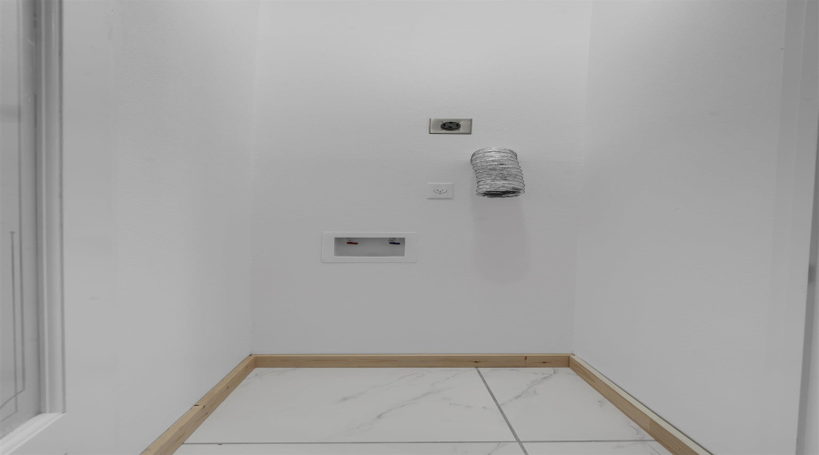 5061 Luna Grande Lp., LAREDO, Texas 78046-6042, 3 Bedrooms Bedrooms, 5 Rooms Rooms,2 BathroomsBathrooms,Residential,For Sale,5061 Luna Grande Lp.,20260691