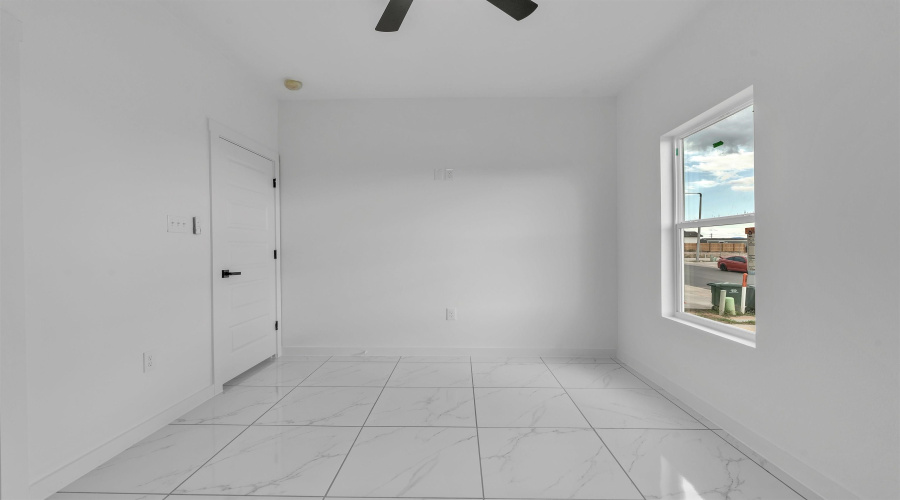 5061 Luna Grande Lp., LAREDO, Texas 78046-6042, 3 Bedrooms Bedrooms, 5 Rooms Rooms,2 BathroomsBathrooms,Residential,For Sale,5061 Luna Grande Lp.,20260691