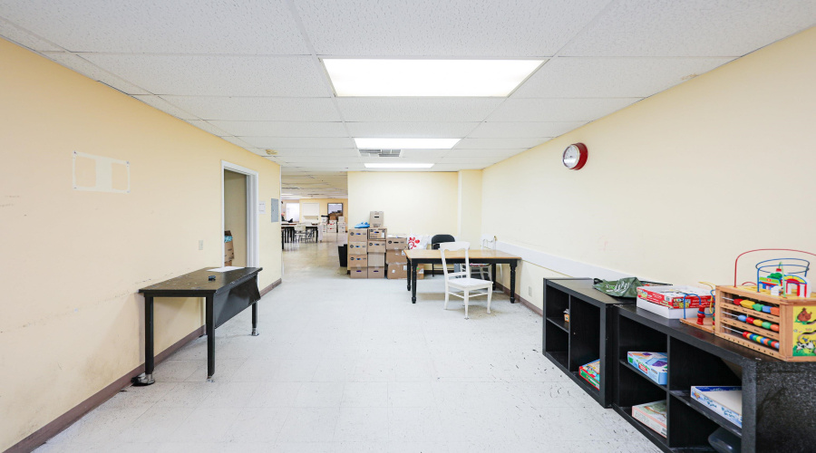 220 W Hillside Rd, LAREDO, Texas 78041, 1 Room Rooms,3 BathroomsBathrooms,Commercial retail/office,For Sale,220 W Hillside Rd,20260703