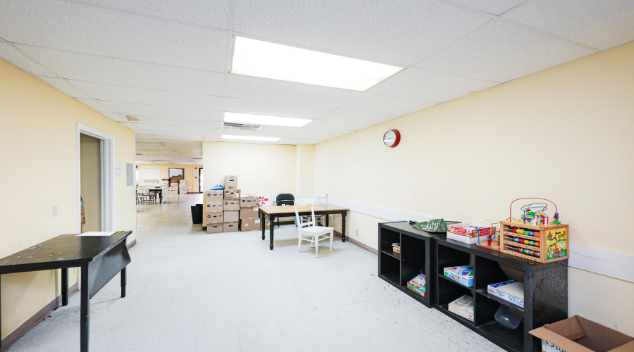 220 W Hillside Rd, LAREDO, Texas 78041, 1 Room Rooms,3 BathroomsBathrooms,Commercial retail/office,For Sale,220 W Hillside Rd,20260703