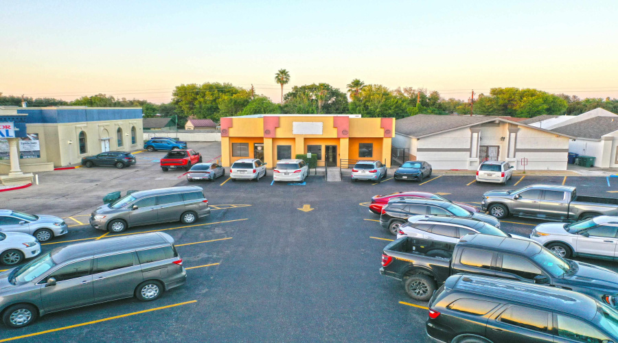 220 W Hillside Rd, LAREDO, Texas 78041, 1 Room Rooms,3 BathroomsBathrooms,Commercial retail/office,For Sale,220 W Hillside Rd,20260703