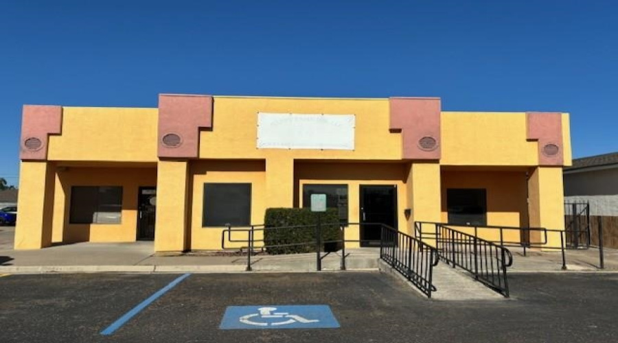 220 W Hillside Rd, LAREDO, Texas 78041, 1 Room Rooms,3 BathroomsBathrooms,Commercial retail/office,For Sale,220 W Hillside Rd,20260703