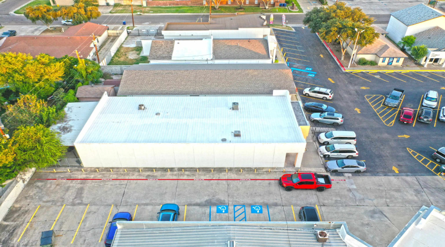 220 W Hillside Rd, LAREDO, Texas 78041, 1 Room Rooms,3 BathroomsBathrooms,Commercial retail/office,For Sale,220 W Hillside Rd,20260703