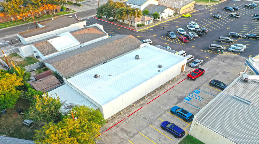 220 W Hillside Rd, LAREDO, Texas 78041, 1 Room Rooms,3 BathroomsBathrooms,Commercial retail/office,For Sale,220 W Hillside Rd,20260703