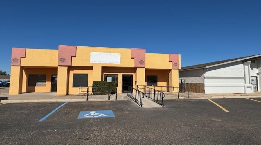 220 W Hillside Rd, LAREDO, Texas 78041, 1 Room Rooms,3 BathroomsBathrooms,Commercial retail/office,For Sale,220 W Hillside Rd,20260703
