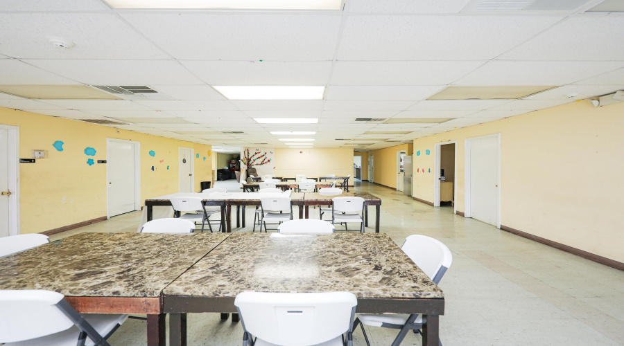 220 W Hillside Rd, LAREDO, Texas 78041, 1 Room Rooms,3 BathroomsBathrooms,Commercial retail/office,For Sale,220 W Hillside Rd,20260703