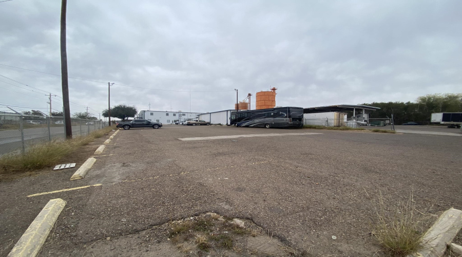 8321 Las Cruces Dr, LAREDO, Texas 78045, 1 Room Rooms,2 BathroomsBathrooms,Commercial retail/office,For Rent,8321 Las Cruces Dr,20260712
