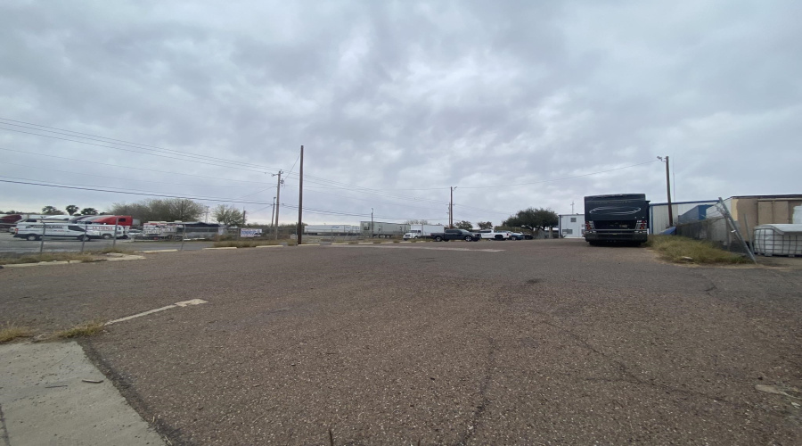 8321 Las Cruces Dr, LAREDO, Texas 78045, 1 Room Rooms,2 BathroomsBathrooms,Commercial retail/office,For Rent,8321 Las Cruces Dr,20260712