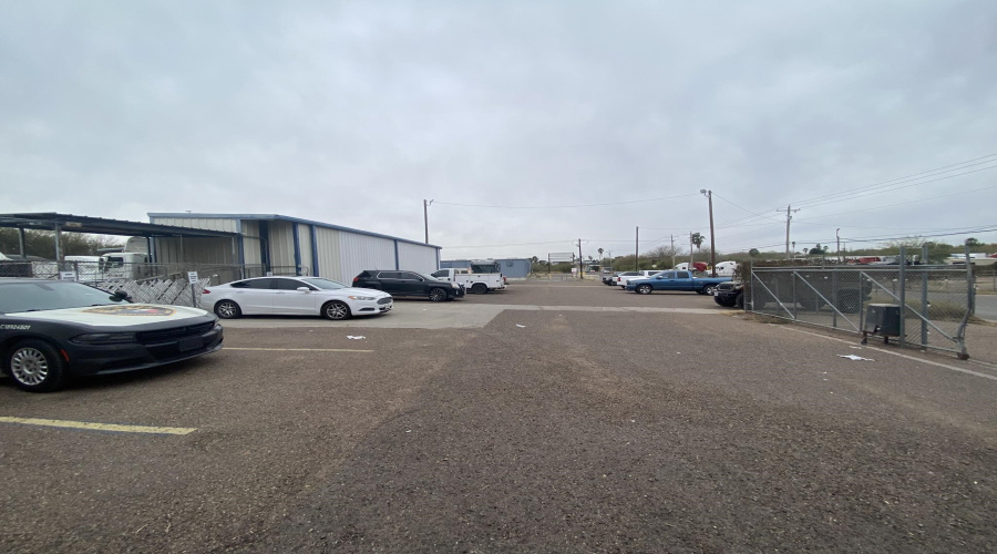 8321 Las Cruces Dr, LAREDO, Texas 78045, 1 Room Rooms,2 BathroomsBathrooms,Commercial retail/office,For Rent,8321 Las Cruces Dr,20260713