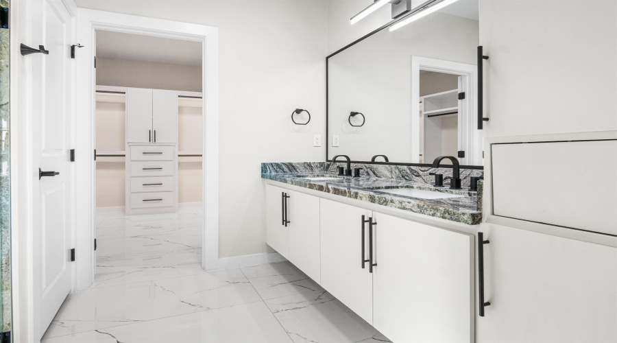 8707 Plantation East Dr, Laredo, Texas 78045, 5 Bedrooms Bedrooms, 8 Rooms Rooms,3 BathroomsBathrooms,Residential,For Sale,8707 Plantation East Dr,20255352