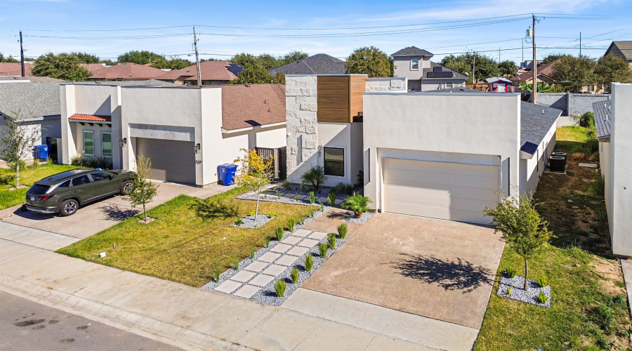 8707 Plantation East Dr, Laredo, Texas 78045, 5 Bedrooms Bedrooms, 8 Rooms Rooms,3 BathroomsBathrooms,Residential,For Sale,8707 Plantation East Dr,20255352