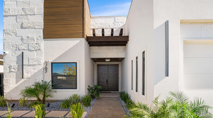 8707 Plantation East Dr, Laredo, Texas 78045, 5 Bedrooms Bedrooms, 8 Rooms Rooms,3 BathroomsBathrooms,Residential,For Sale,8707 Plantation East Dr,20255352