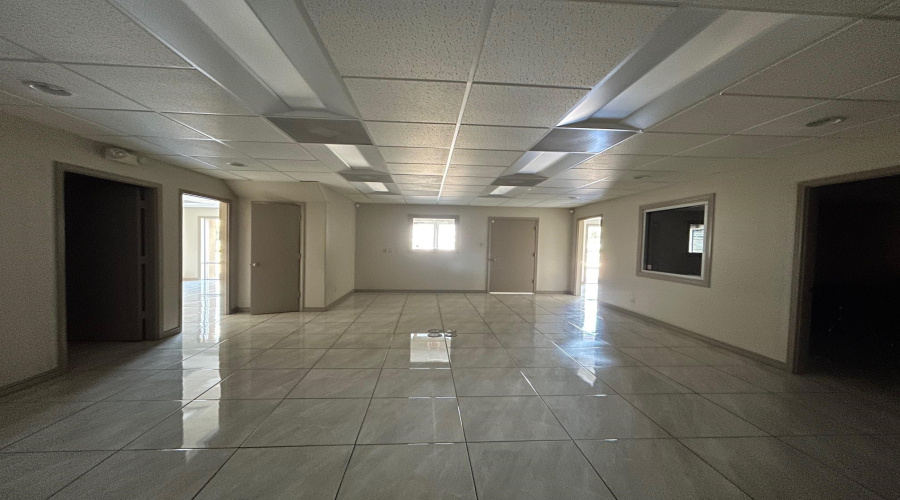 825 Union Pacific Blvd, Laredo, Texas 78045, 1 Bedroom Bedrooms, 11 Rooms Rooms,4 BathroomsBathrooms,Commercial/industrial,For Rent,825 Union Pacific Blvd,20260697