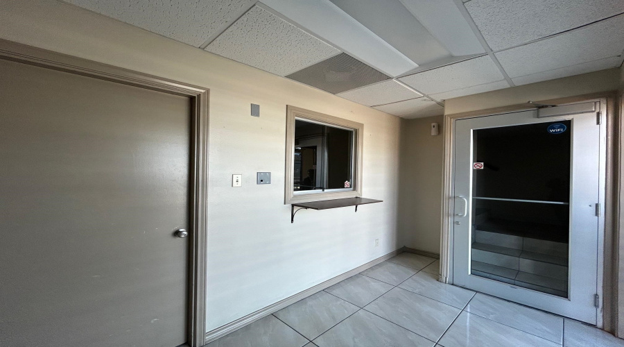 825 Union Pacific Blvd, Laredo, Texas 78045, 1 Bedroom Bedrooms, 11 Rooms Rooms,4 BathroomsBathrooms,Commercial/industrial,For Rent,825 Union Pacific Blvd,20260697