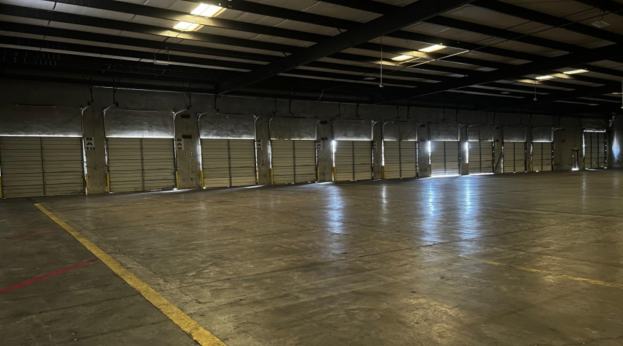 825 Union Pacific Blvd, Laredo, Texas 78045, 1 Bedroom Bedrooms, 11 Rooms Rooms,4 BathroomsBathrooms,Commercial/industrial,For Rent,825 Union Pacific Blvd,20260697