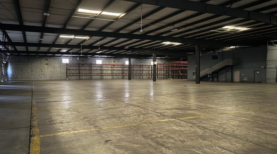 825 Union Pacific Blvd, Laredo, Texas 78045, 1 Bedroom Bedrooms, 11 Rooms Rooms,4 BathroomsBathrooms,Commercial/industrial,For Rent,825 Union Pacific Blvd,20260697