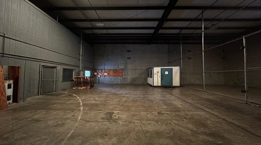 825 Union Pacific Blvd, Laredo, Texas 78045, 1 Bedroom Bedrooms, 11 Rooms Rooms,4 BathroomsBathrooms,Commercial/industrial,For Rent,825 Union Pacific Blvd,20260697