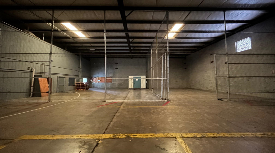 825 Union Pacific Blvd, Laredo, Texas 78045, 1 Bedroom Bedrooms, 11 Rooms Rooms,4 BathroomsBathrooms,Commercial/industrial,For Rent,825 Union Pacific Blvd,20260697