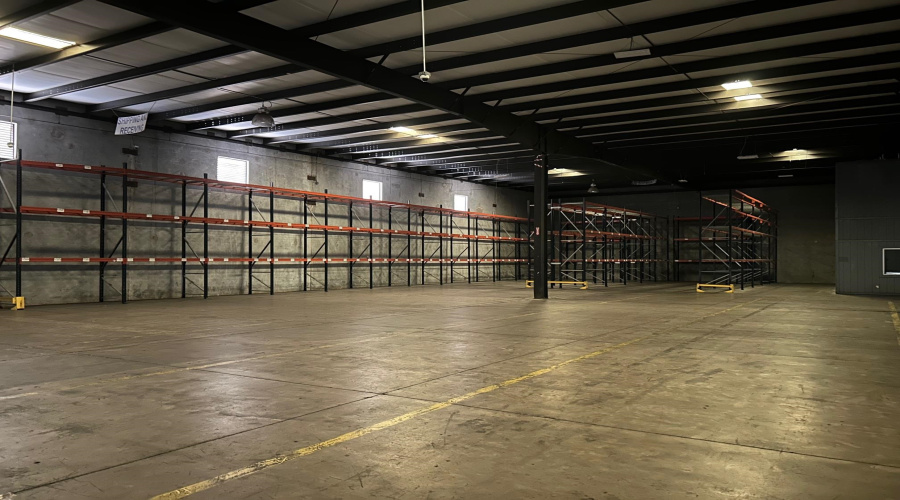 825 Union Pacific Blvd, Laredo, Texas 78045, 1 Bedroom Bedrooms, 11 Rooms Rooms,4 BathroomsBathrooms,Commercial/industrial,For Rent,825 Union Pacific Blvd,20260697