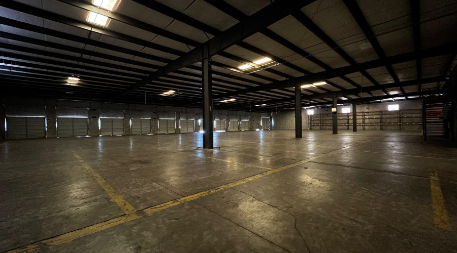 825 Union Pacific Blvd, Laredo, Texas 78045, 1 Bedroom Bedrooms, 11 Rooms Rooms,4 BathroomsBathrooms,Commercial/industrial,For Rent,825 Union Pacific Blvd,20260697