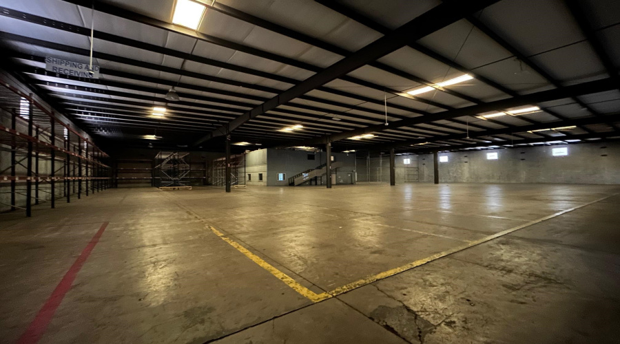 825 Union Pacific Blvd, Laredo, Texas 78045, 1 Bedroom Bedrooms, 11 Rooms Rooms,4 BathroomsBathrooms,Commercial/industrial,For Rent,825 Union Pacific Blvd,20260697