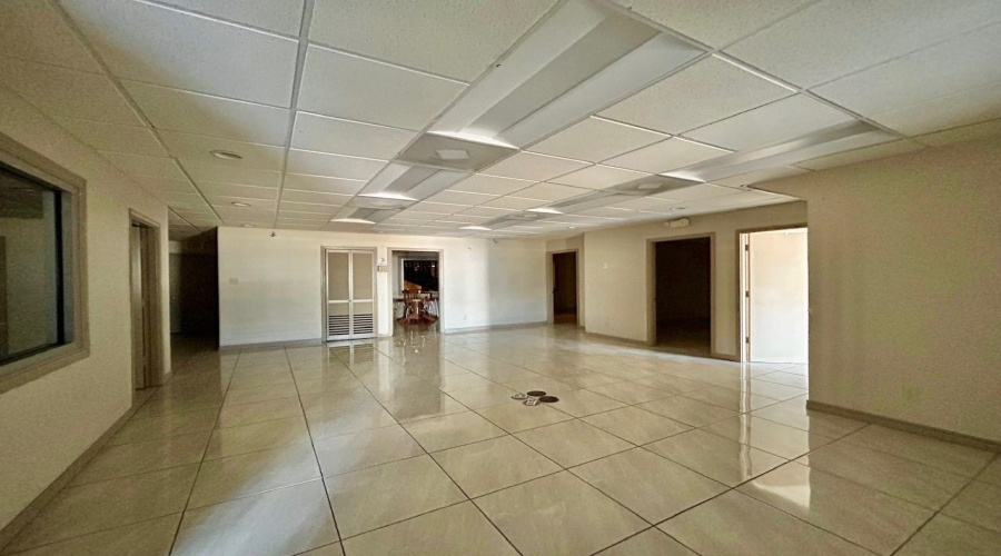 825 Union Pacific Blvd, Laredo, Texas 78045, 1 Bedroom Bedrooms, 11 Rooms Rooms,4 BathroomsBathrooms,Commercial/industrial,For Rent,825 Union Pacific Blvd,20260697