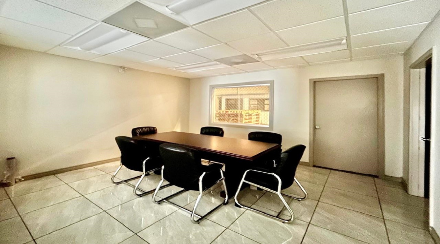 825 Union Pacific Blvd, Laredo, Texas 78045, 1 Bedroom Bedrooms, 11 Rooms Rooms,4 BathroomsBathrooms,Commercial/industrial,For Rent,825 Union Pacific Blvd,20260697