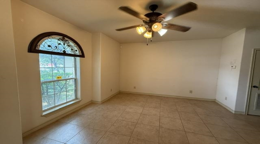 10706 International Blvd, LAREDO, Texas 78045, 2 Bedrooms Bedrooms, 5 Rooms Rooms,1 BathroomBathrooms,Residential,For Rent,10706 International Blvd,20260694