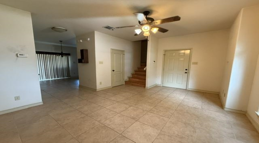 10706 International Blvd, LAREDO, Texas 78045, 2 Bedrooms Bedrooms, 5 Rooms Rooms,1 BathroomBathrooms,Residential,For Rent,10706 International Blvd,20260694