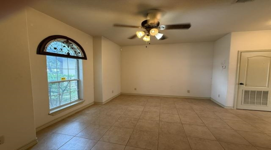 10706 International Blvd, LAREDO, Texas 78045, 2 Bedrooms Bedrooms, 5 Rooms Rooms,1 BathroomBathrooms,Residential,For Rent,10706 International Blvd,20260694