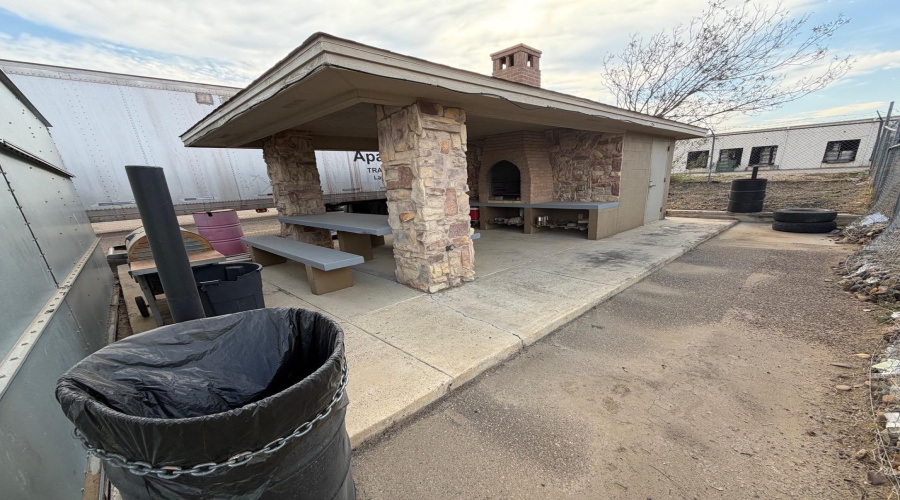 11910 Conley Rd, LAREDO, Texas 78045-9999, 1 Bedroom Bedrooms, 11 Rooms Rooms,4 BathroomsBathrooms,Commercial/industrial,For Sale,11910 Conley Rd,20260702