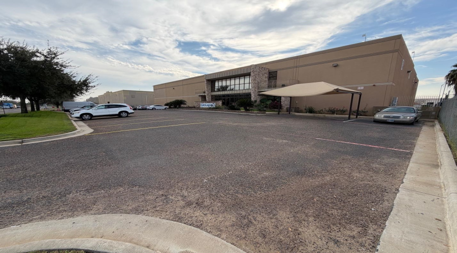 11910 Conley Rd, LAREDO, Texas 78045-9999, 1 Bedroom Bedrooms, 11 Rooms Rooms,4 BathroomsBathrooms,Commercial/industrial,For Sale,11910 Conley Rd,20260702