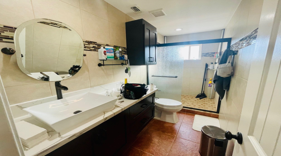 4416 Flores Ave, Laredo, Texas 78041, 7 Bedrooms Bedrooms, 10 Rooms Rooms,3 BathroomsBathrooms,Residential,For Sale,4416 Flores Ave,20260704