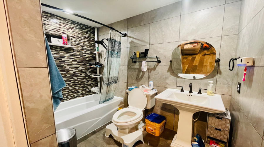 4416 Flores Ave, Laredo, Texas 78041, 7 Bedrooms Bedrooms, 10 Rooms Rooms,3 BathroomsBathrooms,Residential,For Sale,4416 Flores Ave,20260704