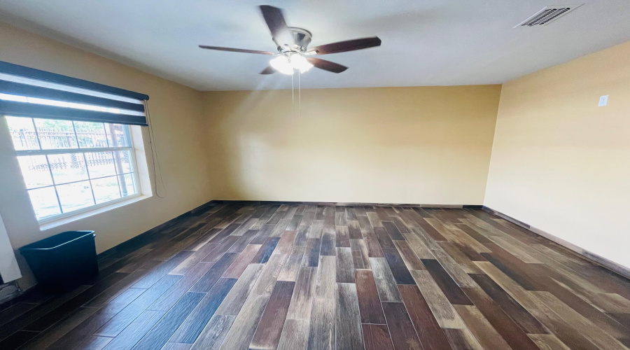 4416 Flores Ave, Laredo, Texas 78041, 7 Bedrooms Bedrooms, 10 Rooms Rooms,3 BathroomsBathrooms,Residential,For Sale,4416 Flores Ave,20260704