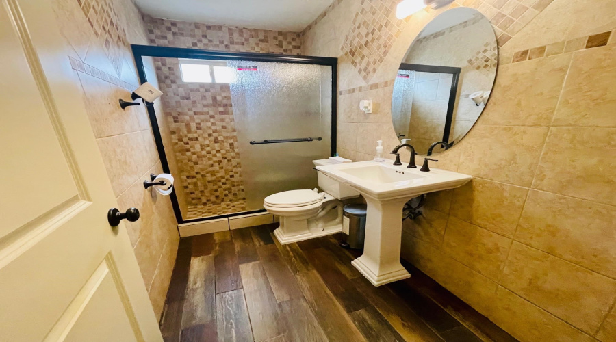 4416 Flores Ave, Laredo, Texas 78041, 7 Bedrooms Bedrooms, 10 Rooms Rooms,3 BathroomsBathrooms,Residential,For Sale,4416 Flores Ave,20260704