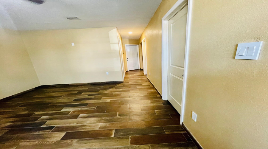 4416 Flores Ave, Laredo, Texas 78041, 7 Bedrooms Bedrooms, 10 Rooms Rooms,3 BathroomsBathrooms,Residential,For Sale,4416 Flores Ave,20260704