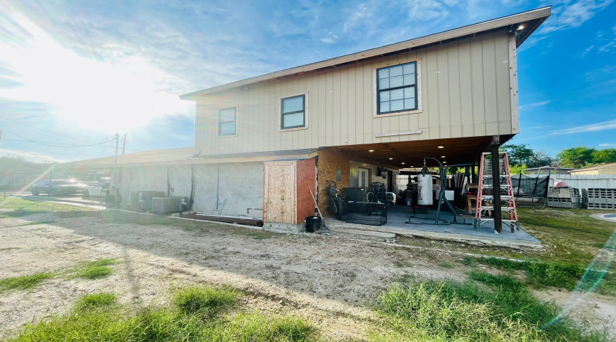 4416 Flores Ave, Laredo, Texas 78041, 7 Bedrooms Bedrooms, 10 Rooms Rooms,3 BathroomsBathrooms,Residential,For Sale,4416 Flores Ave,20260704